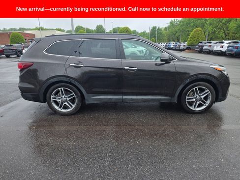 Used 2017 Hyundai Santa Fe SE FWD image 6