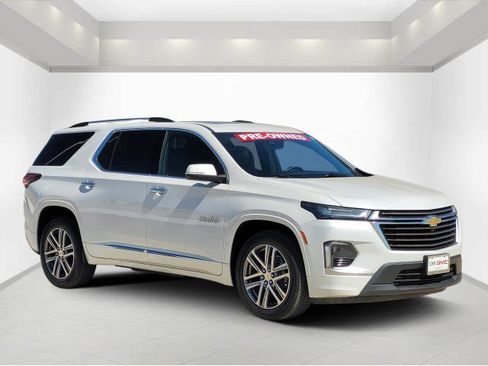 Used 2023 Chevrolet Traverse High Country image 1