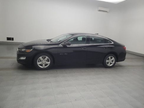 Used 2025 Chevrolet Malibu LT FWD image 2