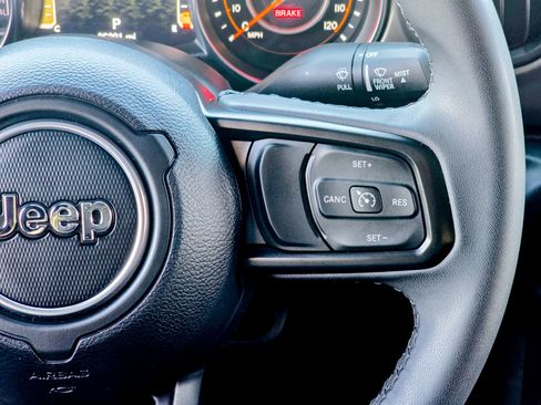 Used 2023 Jeep Gladiator Willys image 35