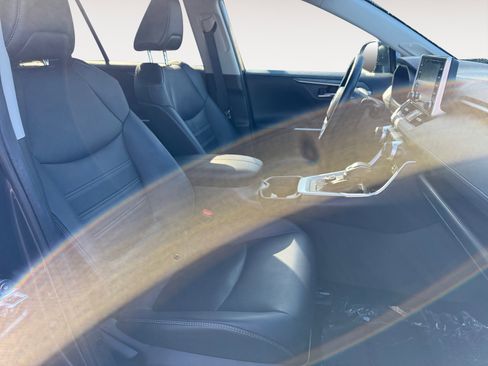 Used 2020 Toyota RAV4 Limited image 19