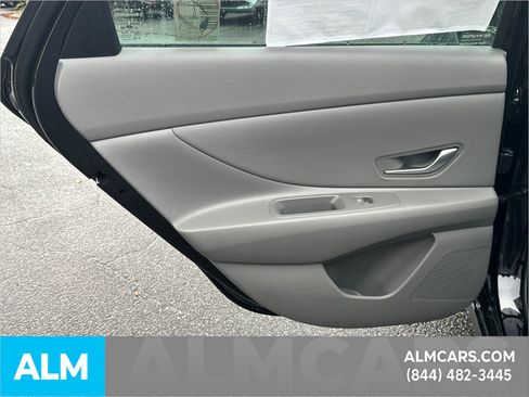 Used 2025 Hyundai Elantra SEL FWD image 24