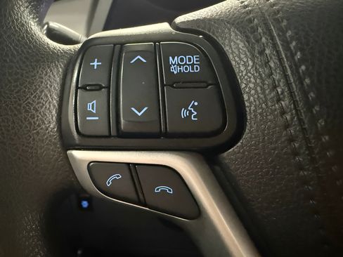 Used 2020 Toyota Sienna LE FWD image 19