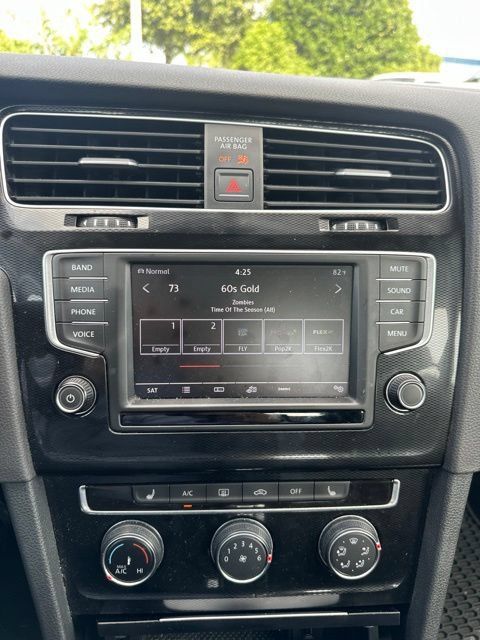 Used 2017 Volkswagen Golf 4-Door FWD image 15