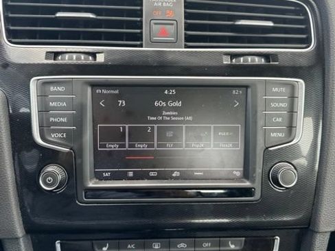 Used 2017 Volkswagen Golf 4-Door FWD image 15