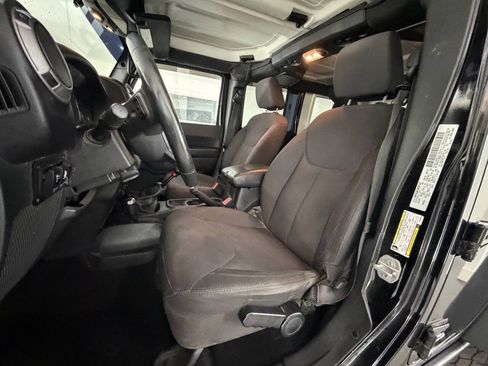 Used 2015 Jeep Wrangler Unlimited Sport AWD/4WD image 28