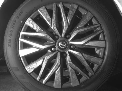 Used 2025 Nissan Altima 2.5 SV FWD image 15