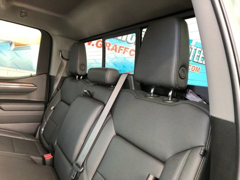 Used 2025 Chevrolet Silverado 1500 LT Trail Boss w/ Convenience Package II AWD/4WD image 9