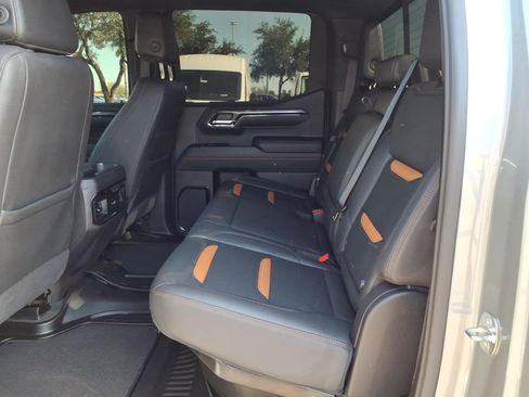 Used 2024 GMC Sierra 1500 AT4 w/ Technology Package AWD/4WD image 17