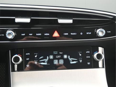 New 2026 Genesis GV70 2.5T Advanced AWD/4WD image 14