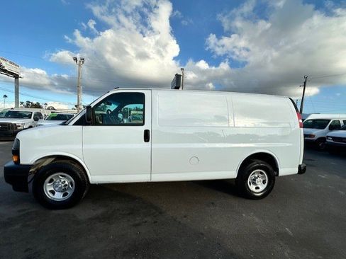 Used 2018 Chevrolet Express 2500 w/ Driver Convenience Package image 8