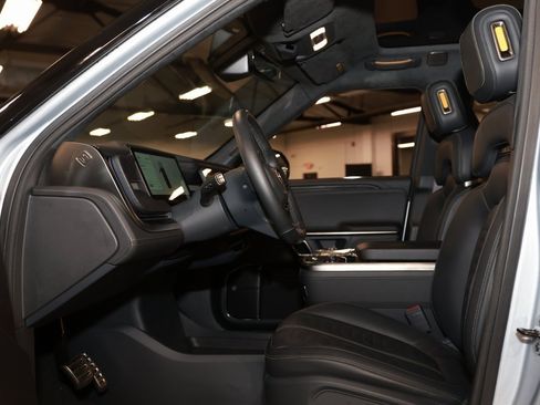 Used 2023 Rivian R1S Adventure image 10