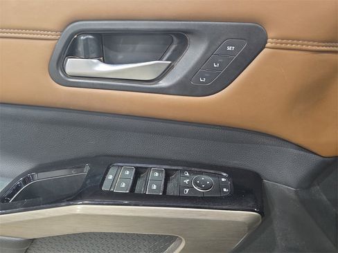 Used 2023 Nissan Pathfinder Platinum image 29