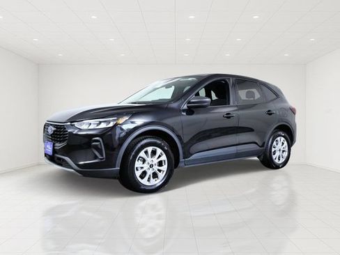Certified 2025 Ford Escape Active AWD/4WD image 2