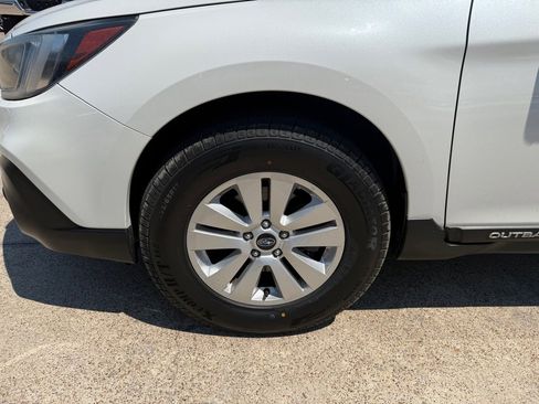 Used 2019 Subaru Outback 2.5i Premium image 10