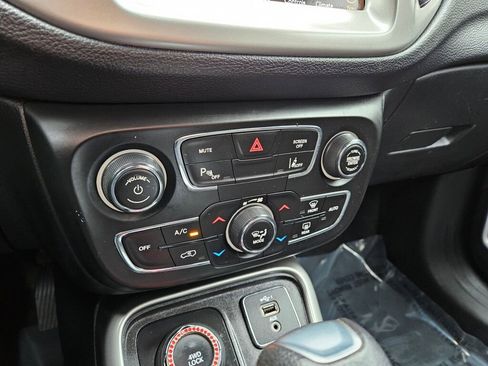 Used 2020 Jeep Compass Sport image 5