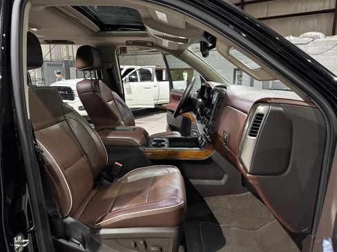 Used 2018 Chevrolet Silverado 1500 High Country image 25