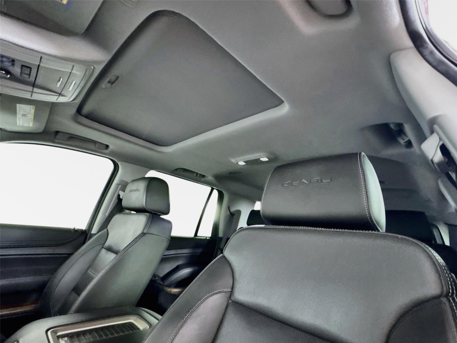 Certified 2020 GMC Yukon Denali w/ Denali Premium Package AWD/4WD image 14