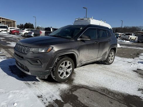 Used 2022 Jeep Compass Limited image 3