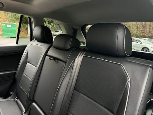 Used 2021 Volkswagen Tiguan SE w/ Panoramic Sunroof Package image 20