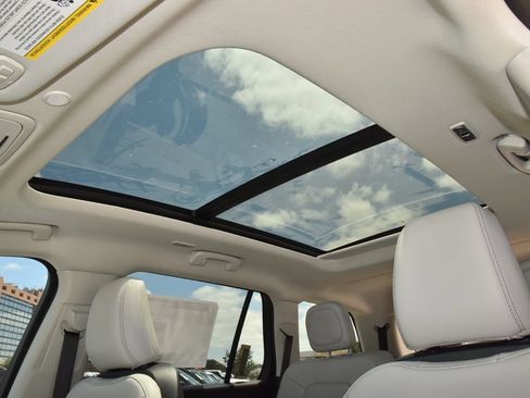 New 2026 Lincoln Aviator AWD image 32
