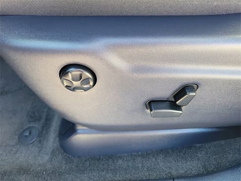 Used 2017 Jeep Grand Cherokee Overland image 24