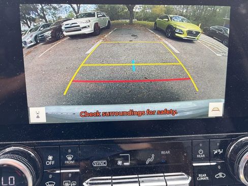 Used 2023 Toyota Highlander Limited image 18