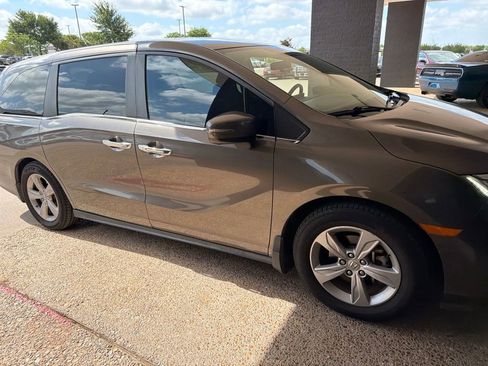 Used 2019 Honda Odyssey EX image 4