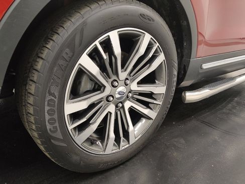 Used 2017 Ford Explorer Platinum image 31