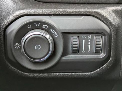 Certified 2022 Jeep Wrangler Unlimited Sahara image 26