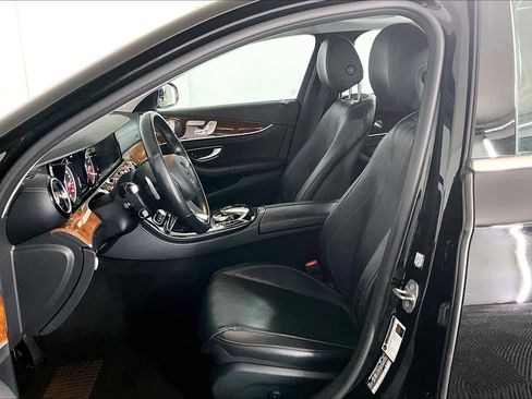 Used 2018 Mercedes-Benz E 300 4MATIC image 9