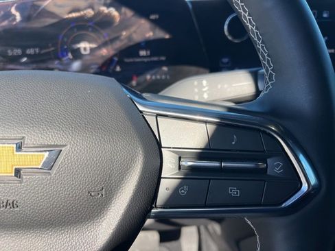 Used 2025 Chevrolet Traverse LT image 19