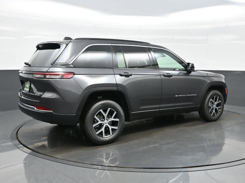 New 2025 Jeep Grand Cherokee Limited image 6