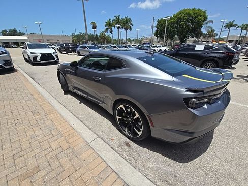Used 2020 Chevrolet Camaro SS RWD image 9