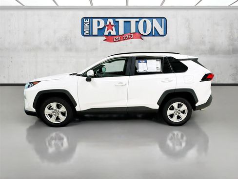 Used 2021 Toyota RAV4 XLE FWD image 4