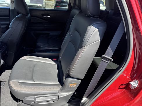 Used 2023 Nissan Pathfinder SL w/ SL Premium Package AWD/4WD image 17
