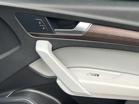 Used 2022 Audi Q5 2.0T Premium w/ Convenience Package image 31