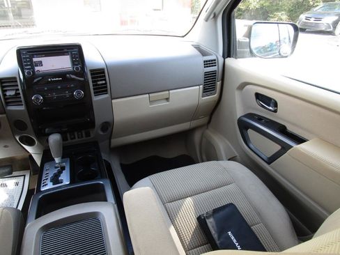 Used 2015 Nissan Titan SV image 10
