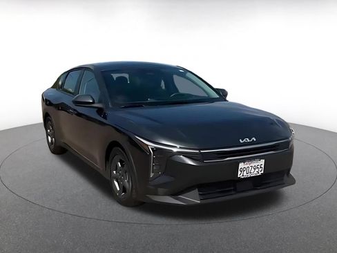 Used 2025 Kia K4 FWD image 3