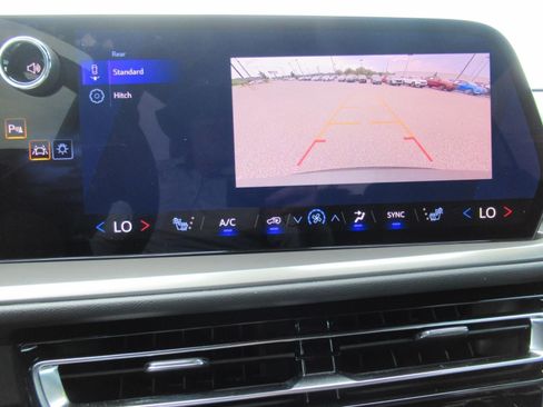 Used 2026 Chevrolet Traverse LT FWD image 29