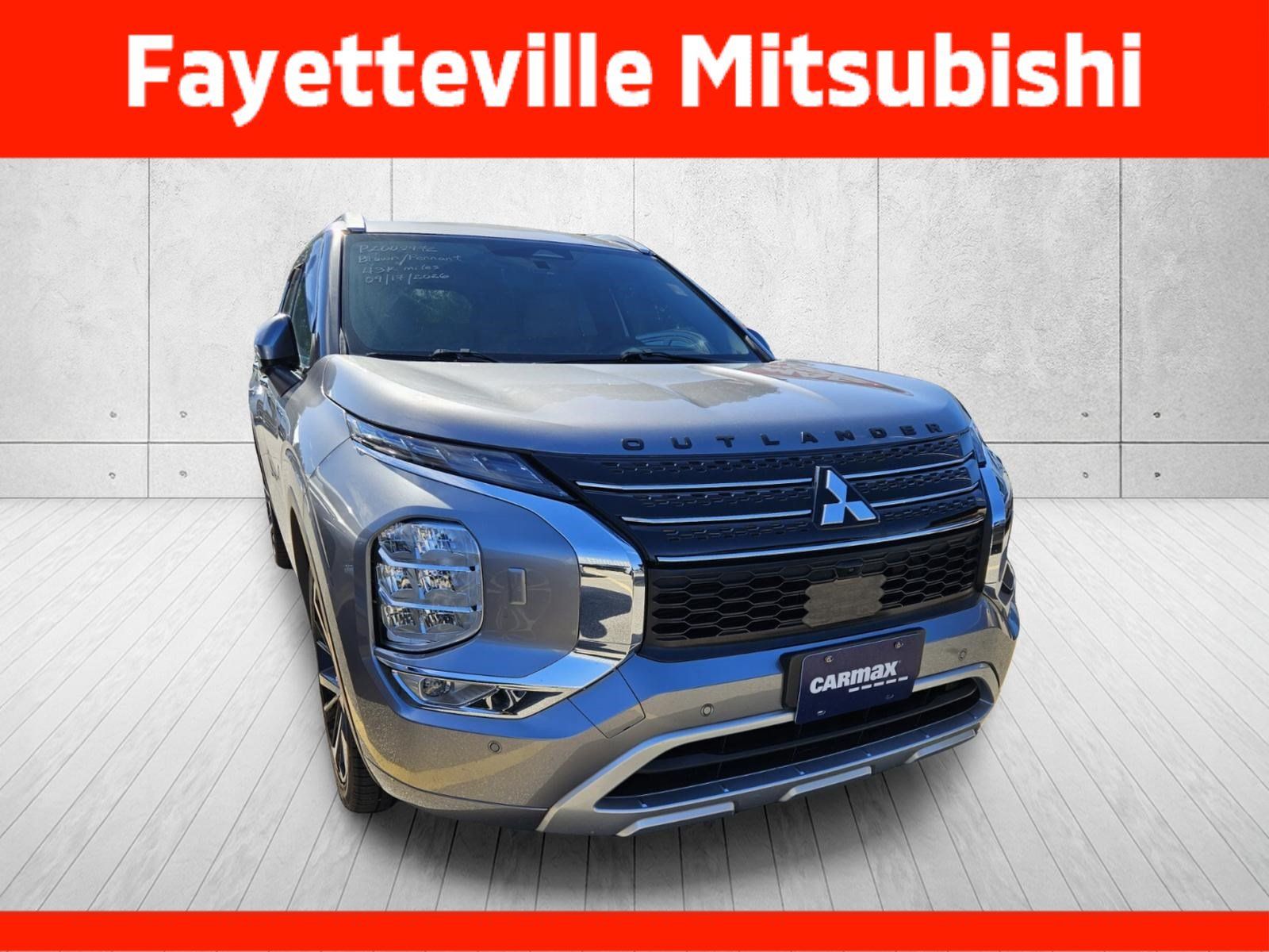 Used 2023 Mitsubishi Outlander SEL AWD/4WD image 3