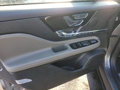 New 2026 Lincoln Corsair Premiere image 8