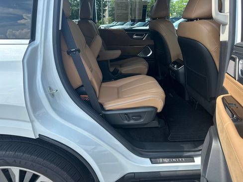Used 2025 INFINITI QX80 Sensory AWD/4WD image 13