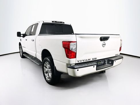 Used 2018 Nissan Titan SV w/ SV Convenience Package image 5