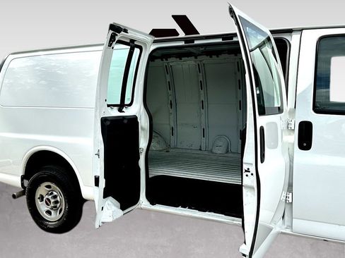 Used 2022 GMC Savana 3500 Extended w/ Driver Convenience Package RWD image 29