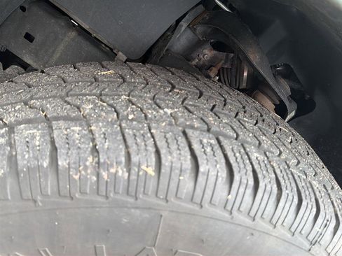 Used 2022 Nissan Frontier SV w/ SV Premium Package image 4