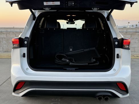 Used 2023 Toyota Highlander XSE image 14