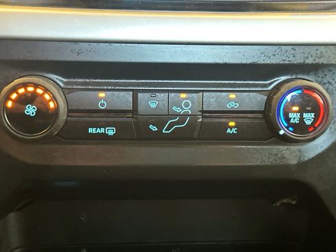 Used 2022 Ford F150 XLT w/ Trailer Tow Package RWD image 18