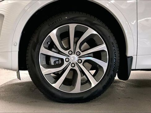 New 2025 Land Rover Discovery Sport S image 10