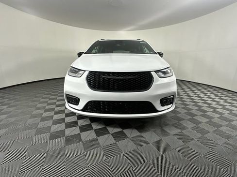 New 2026 Chrysler Pacifica Limited w/ S Appearance Package AWD/4WD image 2